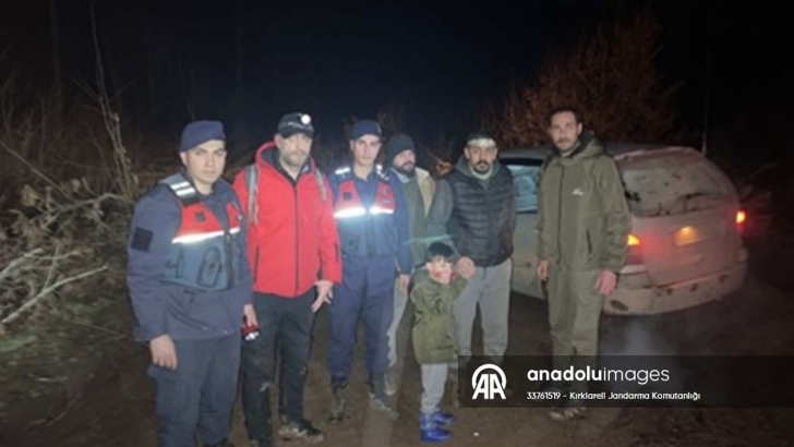 Kırklareli'nde ormanda kaybolan 4 kişi jandarma ekiplerince bulundu  | KIRKLARELİ