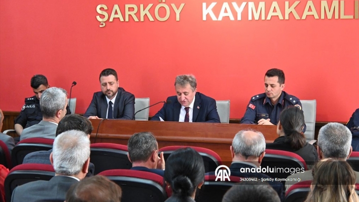 Şarköy ilçesinde, Kaymakam Ahmet Naci Helvacı başkanlığında muhtarlar toplantısı gerçekleştirildi. | KIRKLARELİ