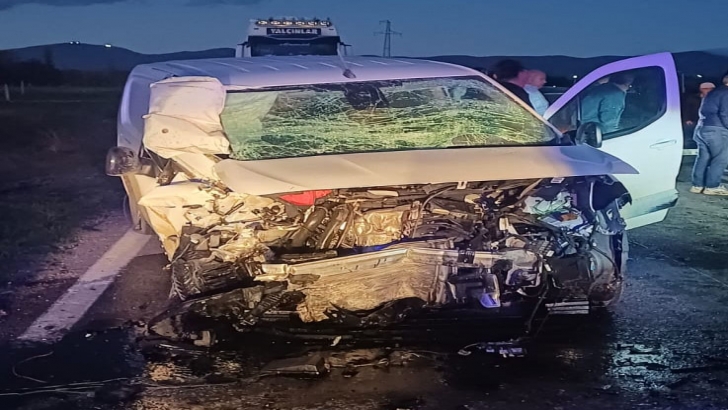 Kırklareli'nde hafif ticari araç ile otomobilin çarpıştığı kazada 5 kişi yaralandı | KIRKLARELİ